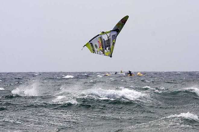 Daida Moreno mid double loop - 2008 Gran Canaria PWA Grand Slam – Day Four ©  John Carter / PWA http://www.pwaworldtour.com